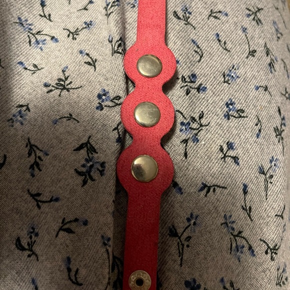 Snap bracelet includes 3 snaps (shown) - Picture 3 of 3